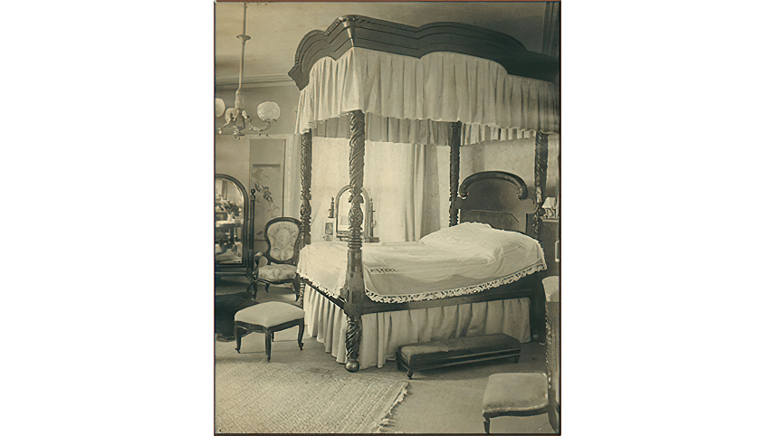 Hofstra History: The Hofstra Home. In a local publication that appeared after the Hofstras moved in to their new home, the fine furnishings and elegant decorations were noted. The house, completed in 1904, included a breakfast room, butler's pantry, servants' sitting room, a small reception room, a large living room with windows that opened to a rose garden, as well as a drawing room, sun parlor, and sleeping porch.