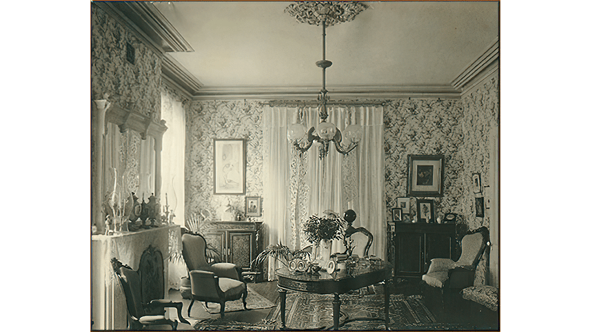 Hofstra History: The Hofstra Home. In a local publication that appeared after the Hofstras moved in to their new home, the fine furnishings and elegant decorations were noted. The house, completed in 1904, included a breakfast room, butler's pantry, servants' sitting room, a small reception room, a large living room with windows that opened to a rose garden, as well as a drawing room, sun parlor, and sleeping porch.